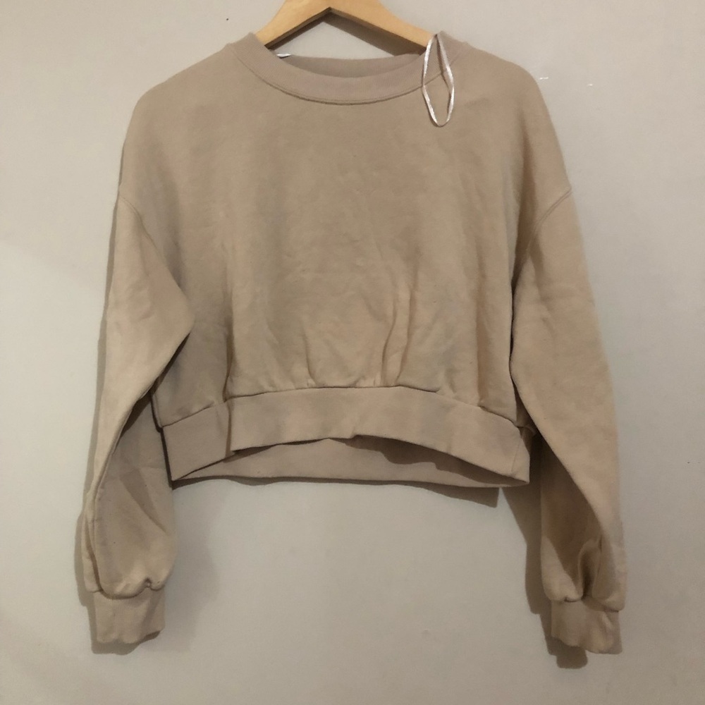 5/$15 • ⚙️ Divided | Beige Crewneck